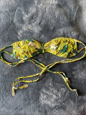 H&M Banana Print Bandeau Bikini Top 🍌